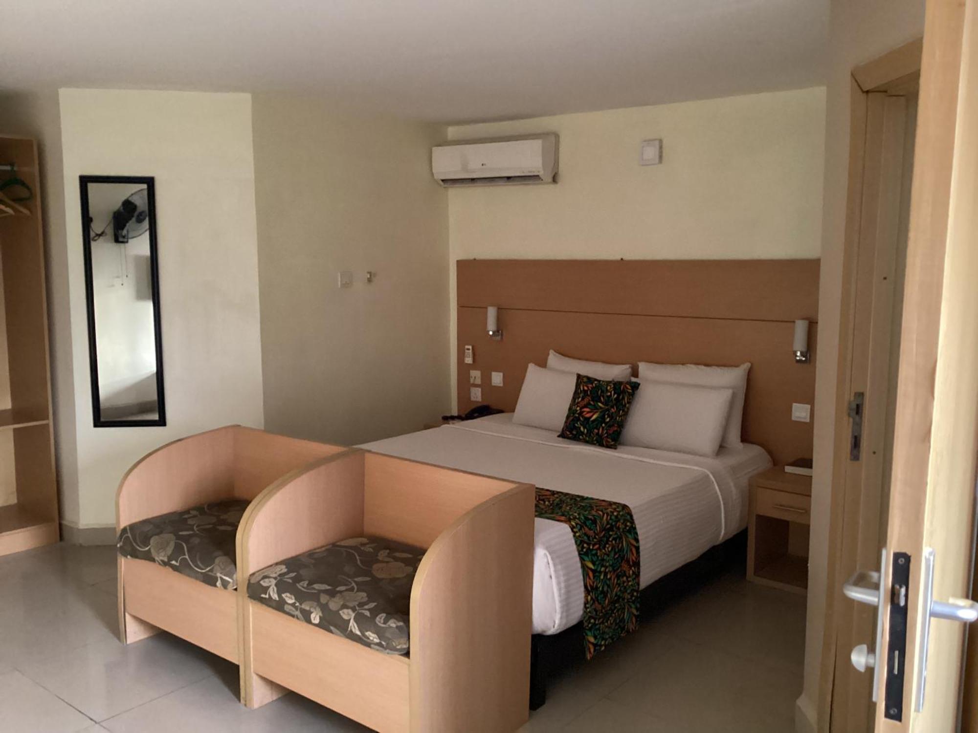 Adis Hotels 伊巴丹 外观 照片