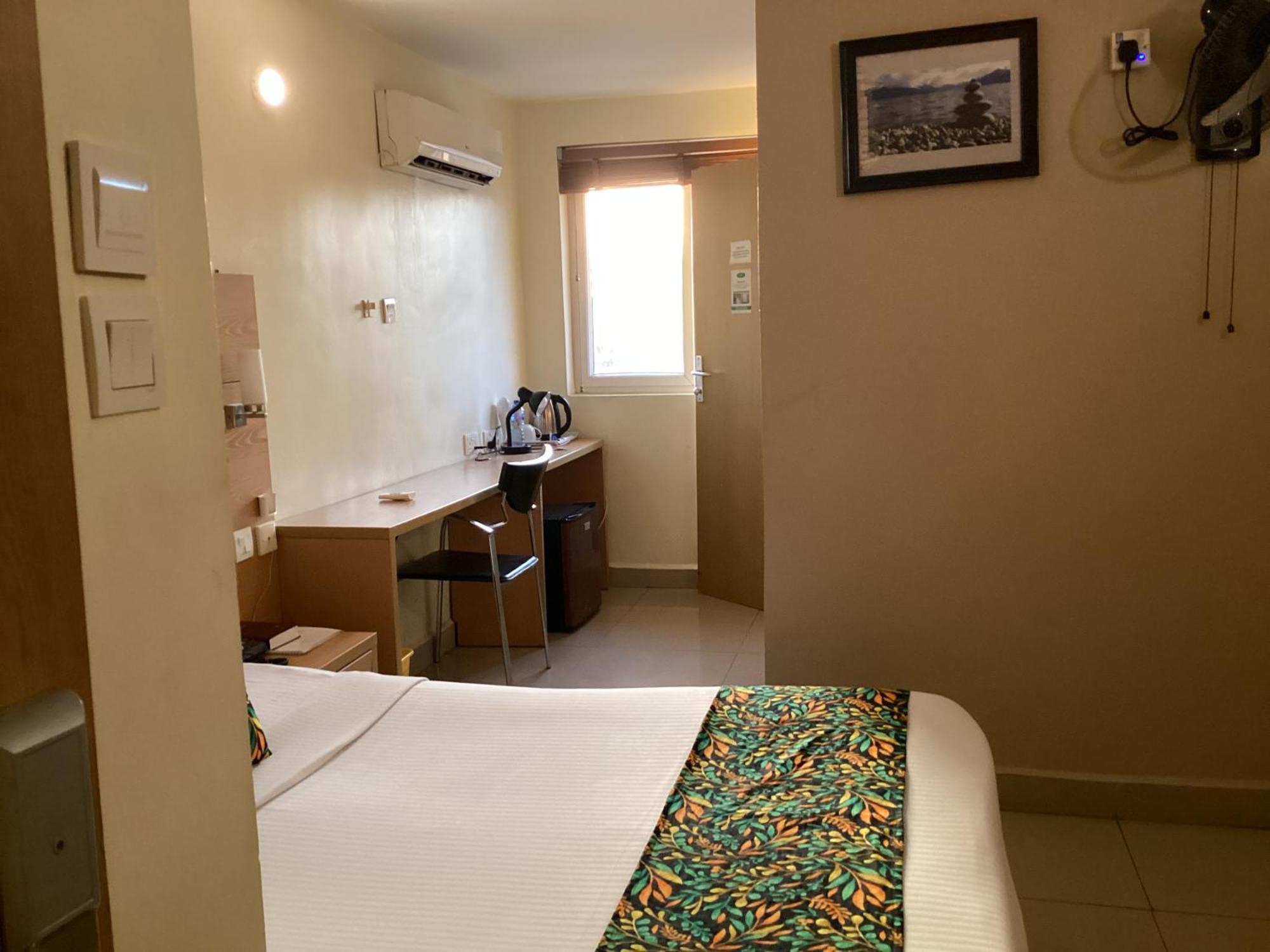 Adis Hotels 伊巴丹 外观 照片