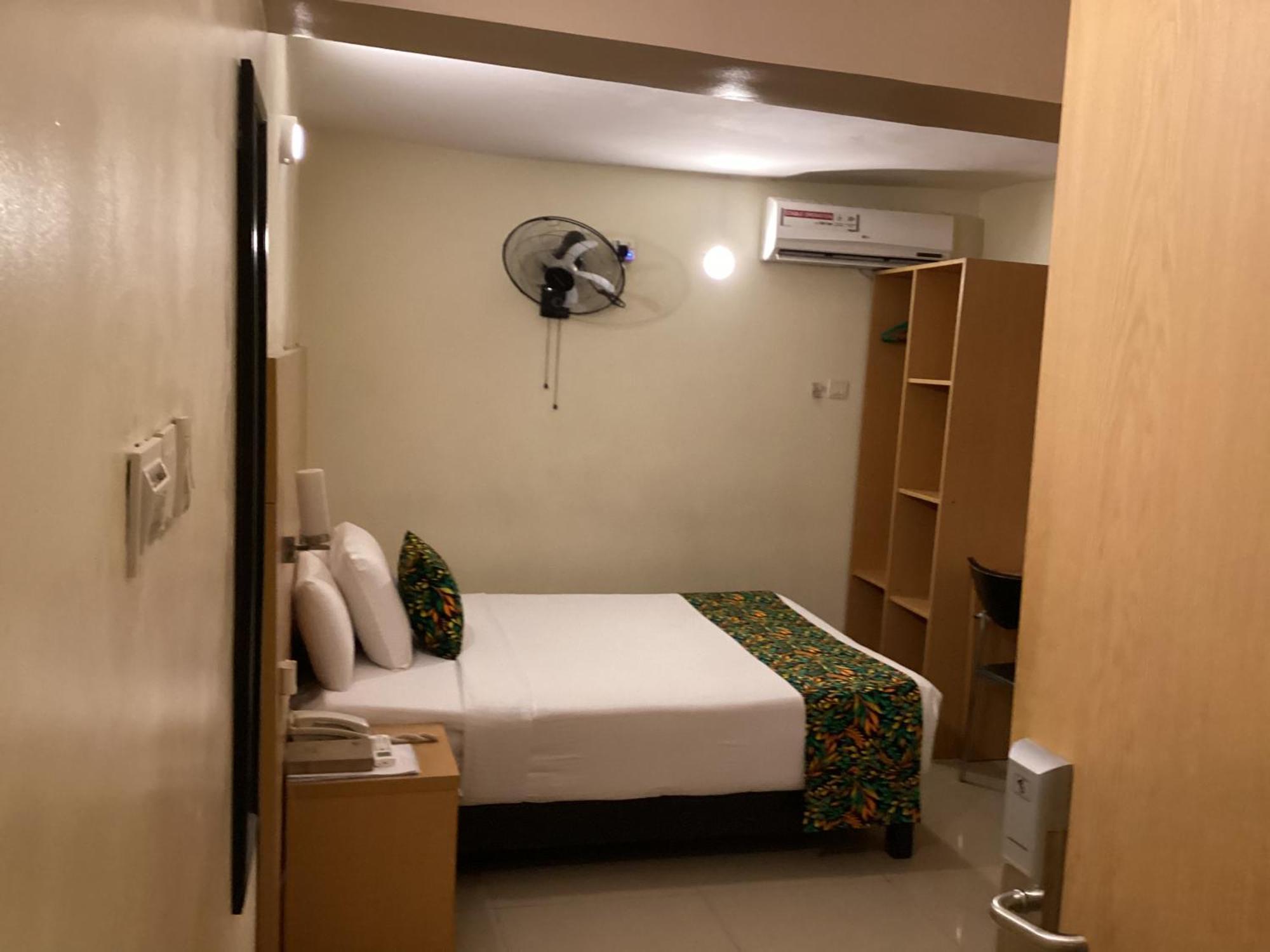 Adis Hotels 伊巴丹 外观 照片